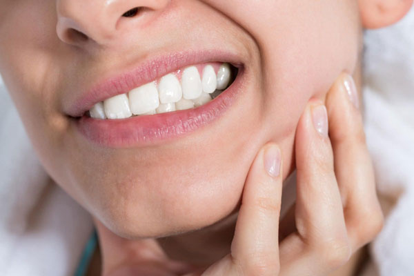 عفونت ایمپلنت دندان؛ راه های پیشگیری و درمان آن