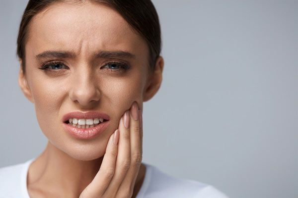 درد ایمپلنت دندان چقدر طول میکشد