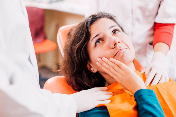 آیا انجام کامپوزیت دندان درد دارد؟